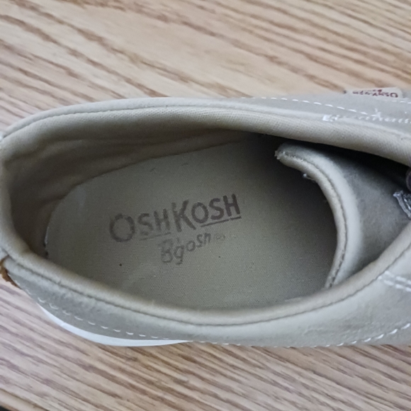 Osh Kosh Kids Pull On Sneakers EUC Shoes Size 3M Tan - Picture 4 of 5